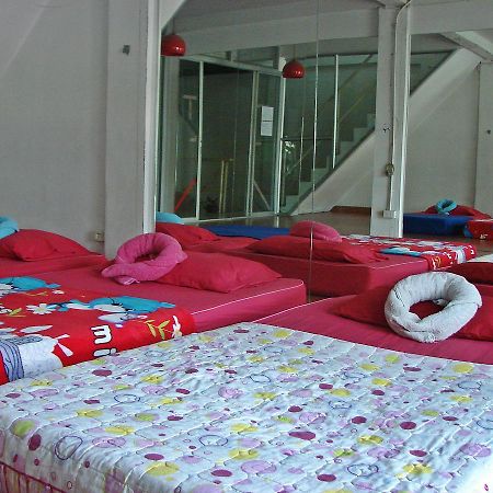 Gondor Guesthouse Чиангмай Экстерьер фото